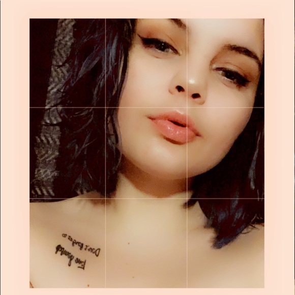 Profile Picture of Hannah Keiper (@luctation) on Poshmark