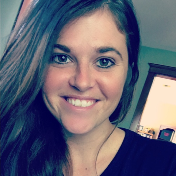 Profile Picture of Erica Shadwell (@eshadwell4) on Poshmark