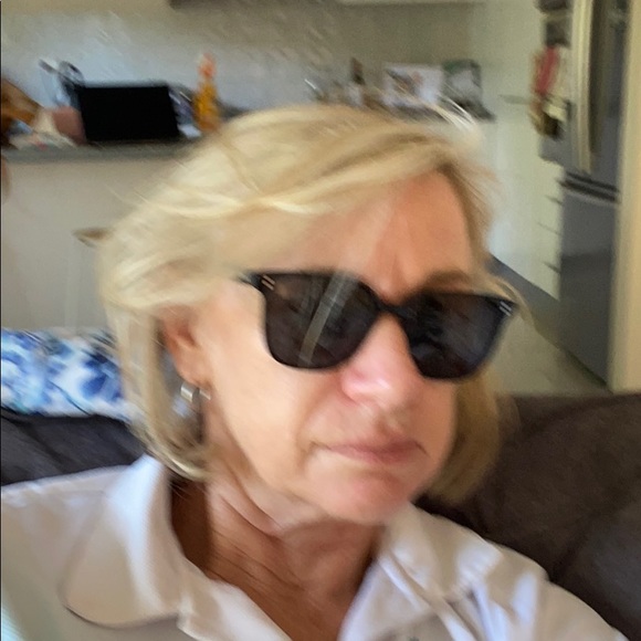 Profile Picture of Maureen Cahill (@mozc) on Poshmark