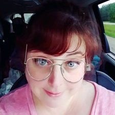 Profile Picture of Renee Guiles Wendt (@Mauismum) on Twitter