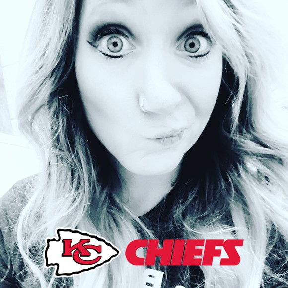 Profile Picture of Dina Travis (@msjade_83) on Poshmark