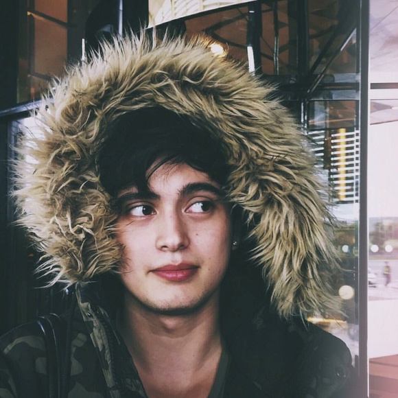 Profile Picture of John Cueto (@kenzoo013) on Poshmark