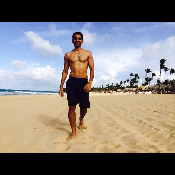 Profile Picture of Dipesh Mehta (@financegrad) on Poshmark