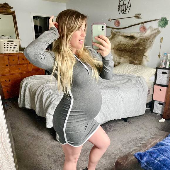 Profile Picture of April Sautter (@april_sautter) on Poshmark