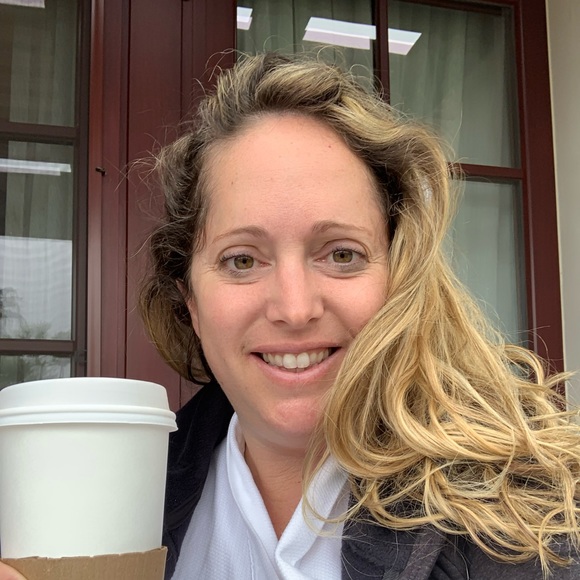 Profile Picture of Crystal Gerards (@aussievet) on Poshmark