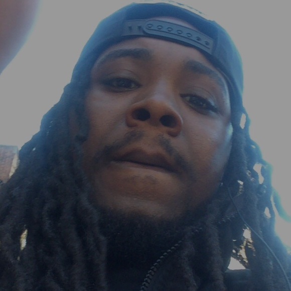 Profile Picture of Darryl Gray (@dgray047) on Poshmark