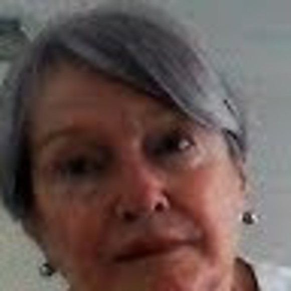 Profile Picture of Jennifer Firth (@jenniferfirth8) on Poshmark