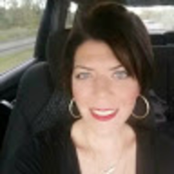 Jeaneane Dial - Poshmark Profile Picture of Jeaneane Dial (@jeaneanekoz) on Poshmark