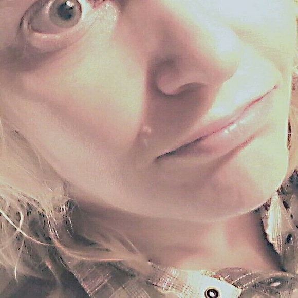 Profile Picture of Jill hillyard Pflughaupt (@jpflughaupt) on Poshmark