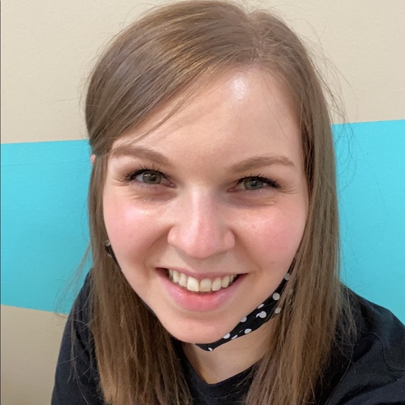 Profile Picture of Mariah Kammers (@mariahkammers) on Poshmark