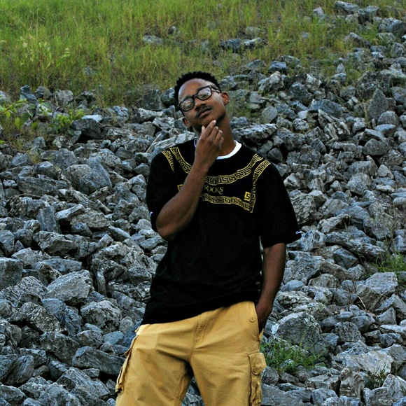 Profile Picture of Deonta Chears (@de6nta) on Poshmark