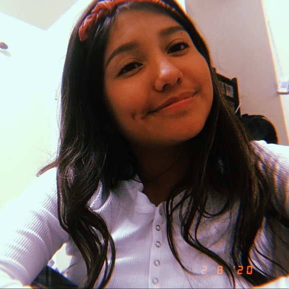 Profile Picture of Ana Gil (@anagil703) on Poshmark