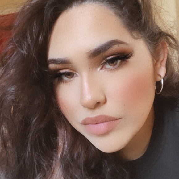 Profile Picture of Rubi Lara (@rubilaraa) on Poshmark