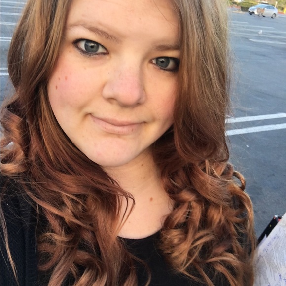 Profile Picture of Brianna Llewellyn (@bllewellyn90) on Poshmark