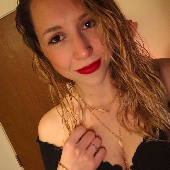 Profile Picture of Carly Paterson (@cpaterson25) on Poshmark