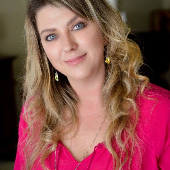 Profile Picture of Laurie Cataldo-fuchs (@sweetlauries) on Poshmark