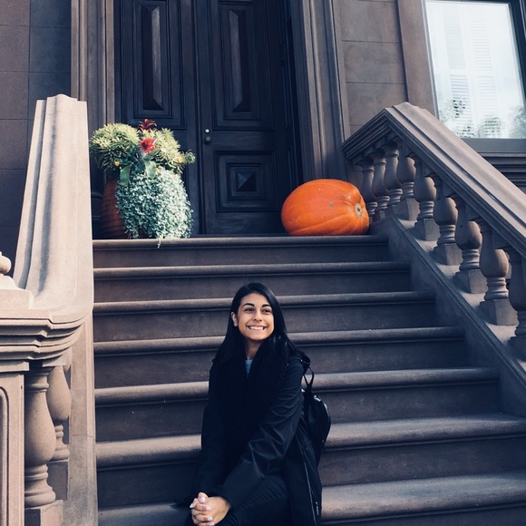 Profile Picture of Galilea Ariaz (@galariaz) on Poshmark