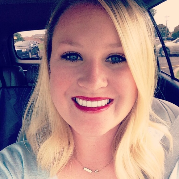 Lauren Mcelvany - Poshmark Profile Picture of Lauren Mcelvany (@laurenmcelvany) on Poshmark