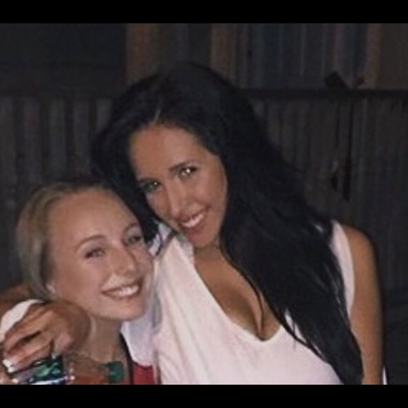 Profile Picture of Danielle Teevan (@daniellebell24) on Poshmark