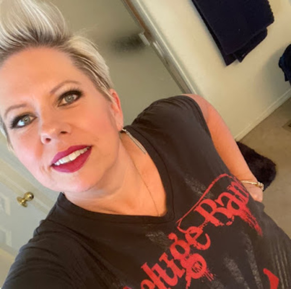 Profile Picture of Heather Wilkins (@heatherwilki117) on Poshmark