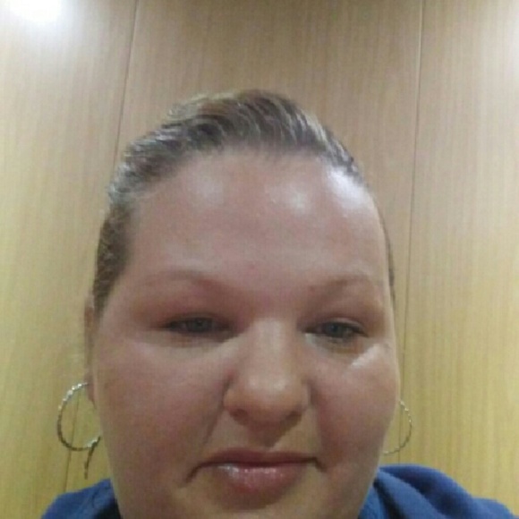 Profile Picture of Danielle Desisto (@danielledesisto) on Poshmark