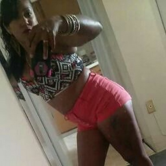 Profile Picture of Jeannette Jimenez (@la_prieta30) on Poshmark