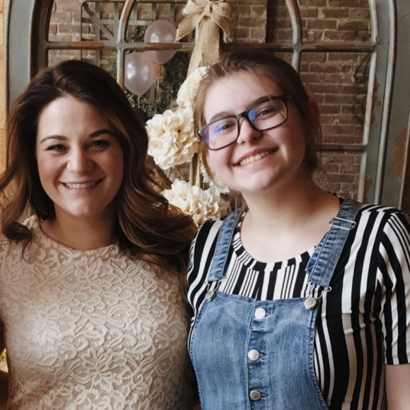 Profile Picture of Olivia Ahlemeyer (@warpedolivia) on Poshmark