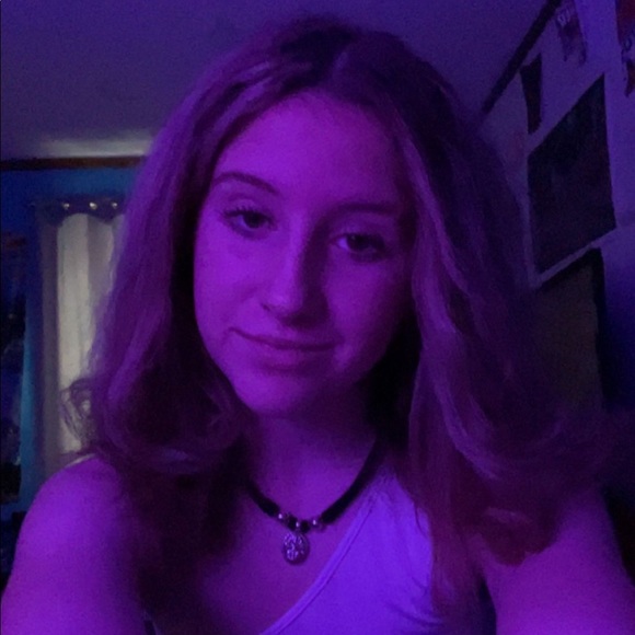Profile Picture of Paige Sutter (@paige_sutter) on Poshmark