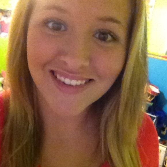 Profile Picture of Taylor Marolt (@tayloramanda98) on Poshmark
