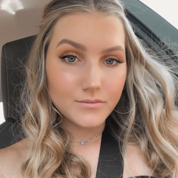 Profile Picture of Robyn Boyce (@rroobbyynnn) on Poshmark