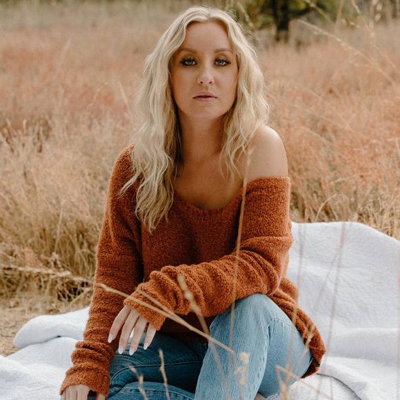 Profile Picture of Cassie Mooneyhan (@cassieamanda7) on Poshmark