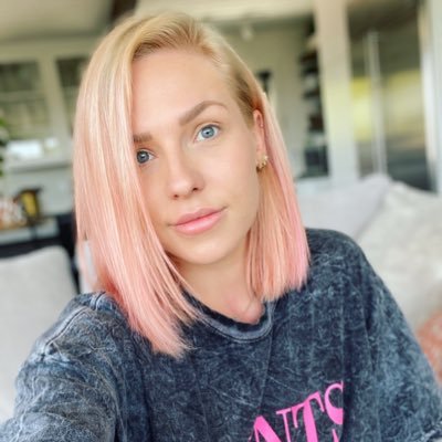 Profile Picture of Sharna Burgess (@SharnaBurgess) on Twitter