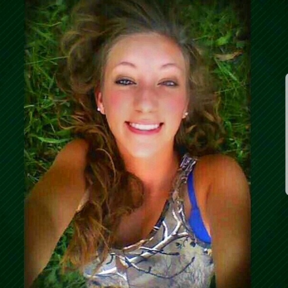 Profile Picture of Kimberly Fooks (@kimmyh51) on Poshmark