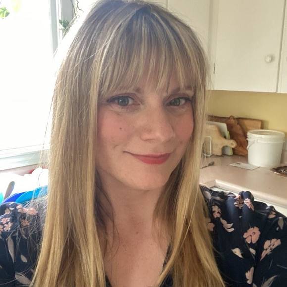 Profile Picture of Crystal Palmer (@goldendryad) on Poshmark