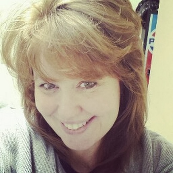 Profile Picture of Tonya Hudson (@tonya_hudson) on Poshmark