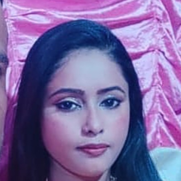 Profile Picture of Fatima Ahmed (@fatimaahmed408) on Poshmark