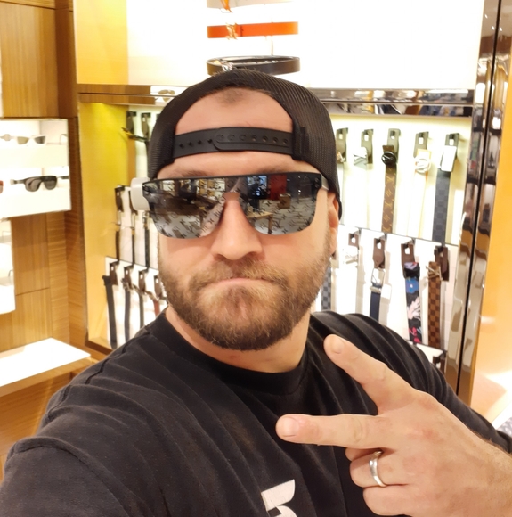 Profile Picture of Andrew Carpenter (@andrewcarpen872) on Poshmark