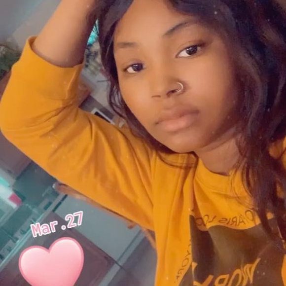 Profile Picture of Ziya Langford (@ziyalangford) on Poshmark