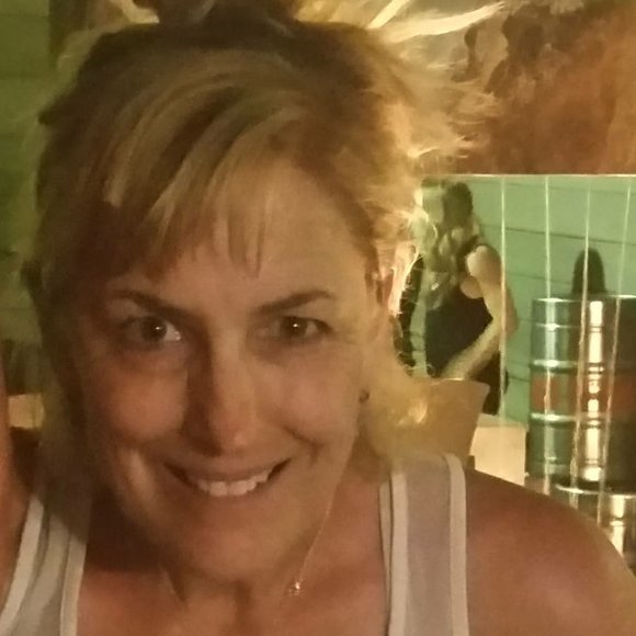 Profile Picture of Janette Raymer (@janetteraymer) on Poshmark