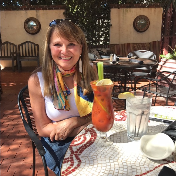 Profile Picture of Victoria Rhea (@vlrhea) on Poshmark