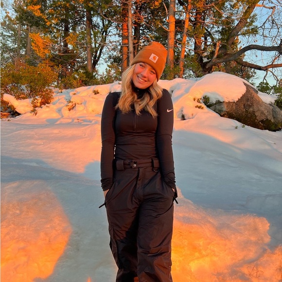 Profile Picture of Natalie Farwell (@natalie_farwell) on Poshmark