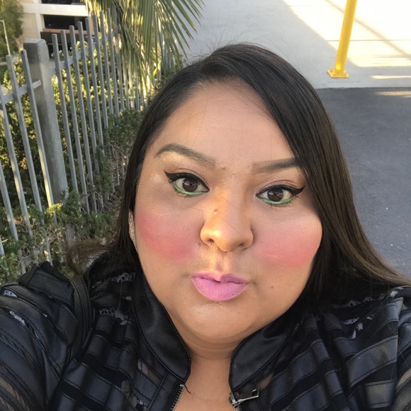 Profile Picture of Shurene Premo (@soflyshopai) on Poshmark