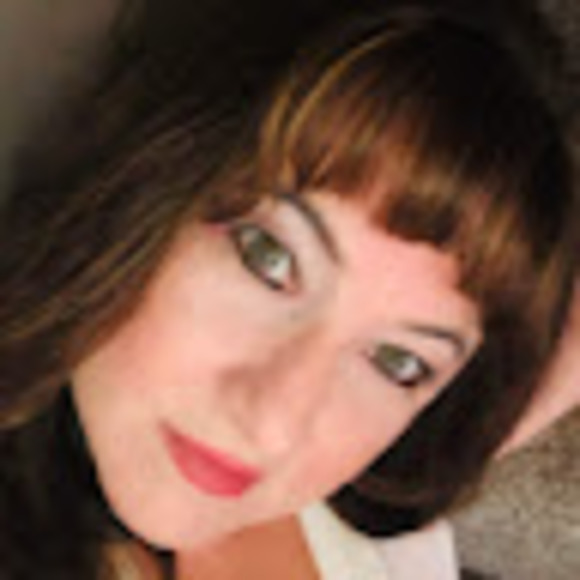 Profile Picture of Barbie Zachrich (@barbiezachrich) on Poshmark