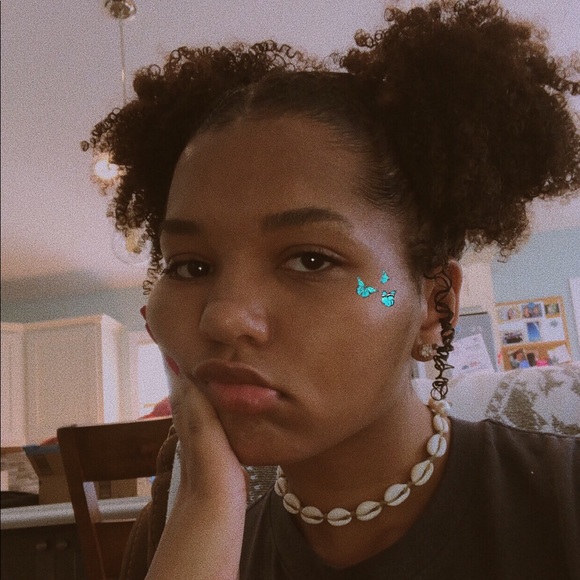 Profile Picture of Anah Clickner (@anahclickner1) on Poshmark