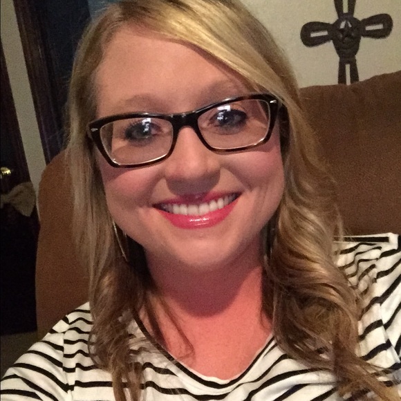 Profile Picture of Holly Kretchmar (@hkretchmar) on Poshmark