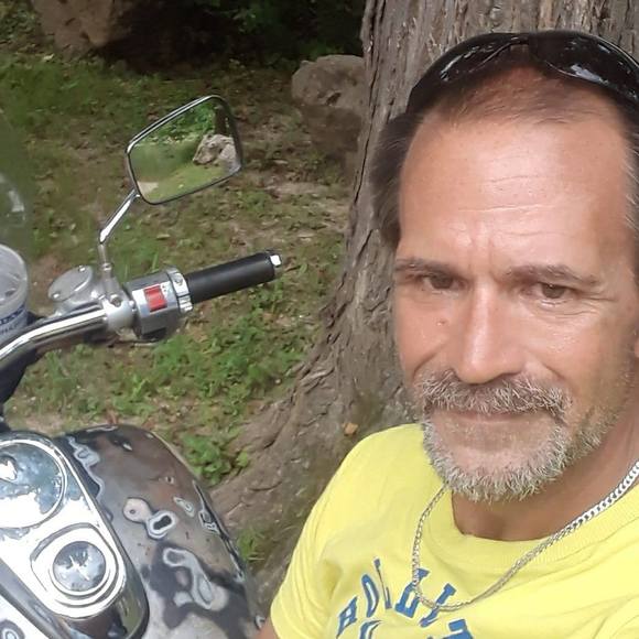 Profile Picture of Michael English (@mrmichaele123) on Poshmark