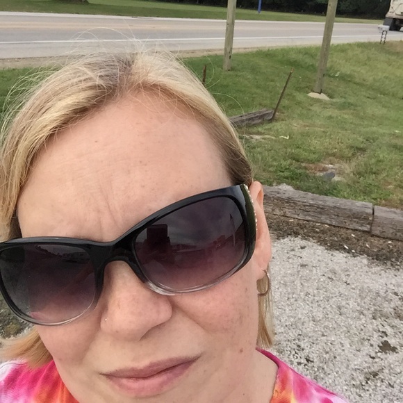 Bonnieann Sheesley - Poshmark Profile Picture of Bonnieann Sheesley (@mrssheesley) on Poshmark