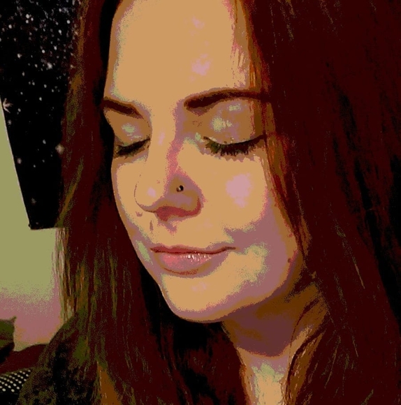 Profile Picture of Cara Mckinzie (@retroskittles) on Poshmark