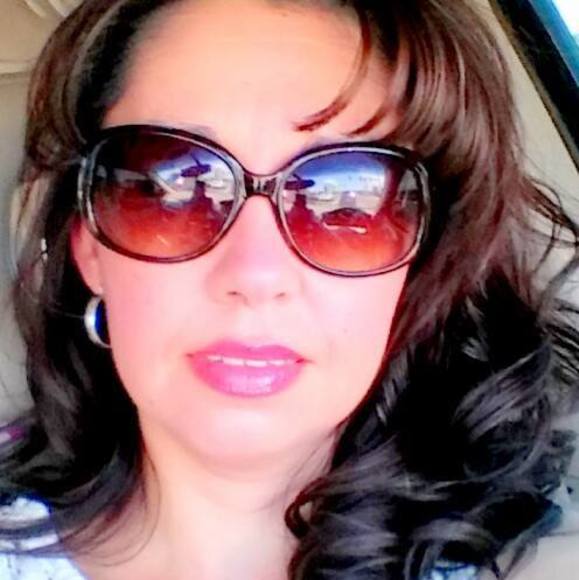 Profile Picture of Lorie Vigil (@lvigil76) on Poshmark