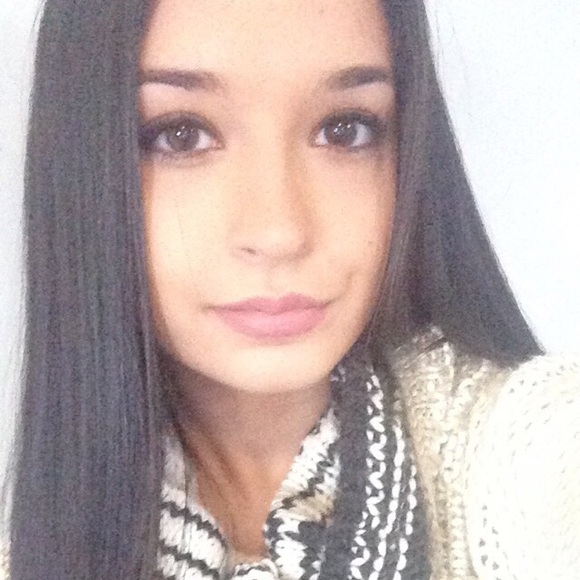 Profile Picture of Jillian Perrone (@jillianperrone) on Poshmark